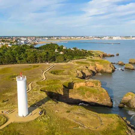 La Terrasse Du Port De Gilles