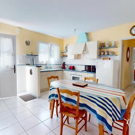 La Terrasse Du Port De Gilles بيت للعطل سانت جيل كروا دي فيي