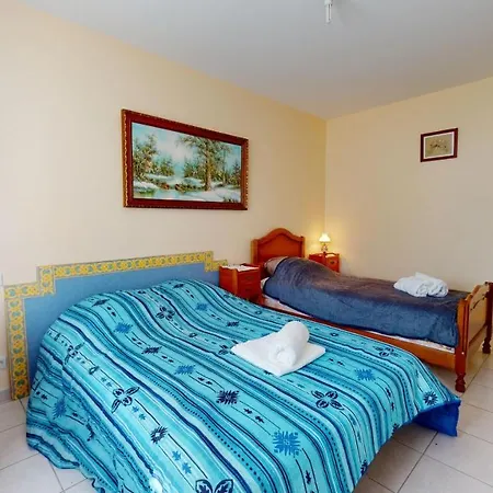 La Terrasse Du Port De Gilles