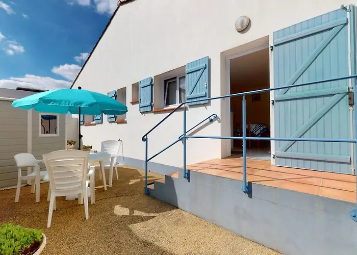 La Terrasse Du Port De Gilles سانت جيل كروا دي فيي