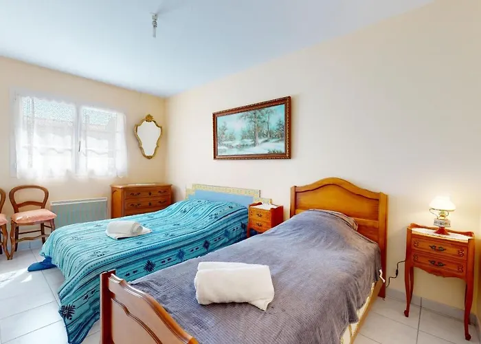 La Terrasse Du Port De Gilles *