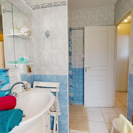 La Terrasse Du Port De Gilles *