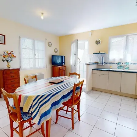 La Terrasse Du Port De Gilles Holiday home *