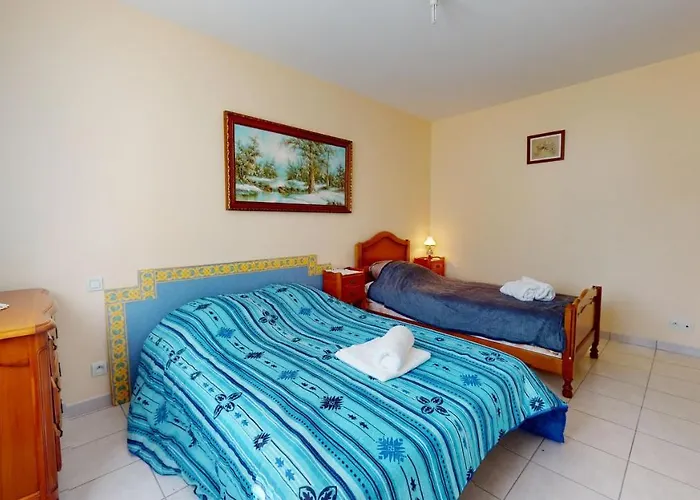 La Terrasse Du Port De Gilles