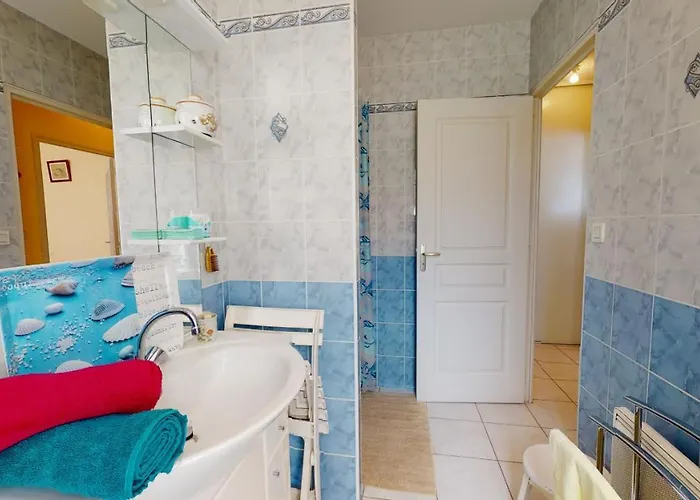 La Terrasse Du Port De Gilles *